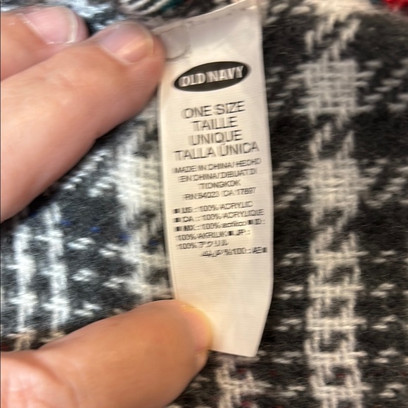5/$25 Old Navy Scarf Shawl Plaid Wool Lap Blanket Fringe Winter Warm Unisex - Picture 2 of 6